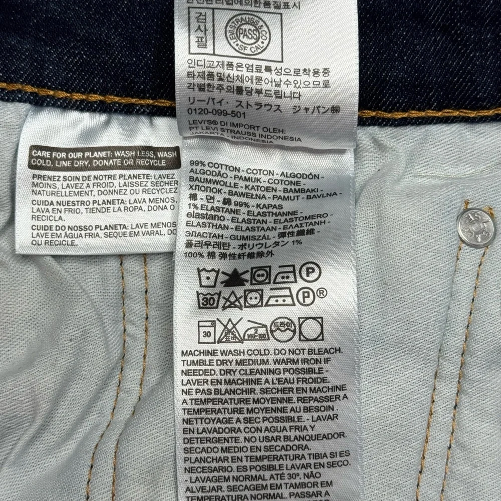 Levis sleek dark